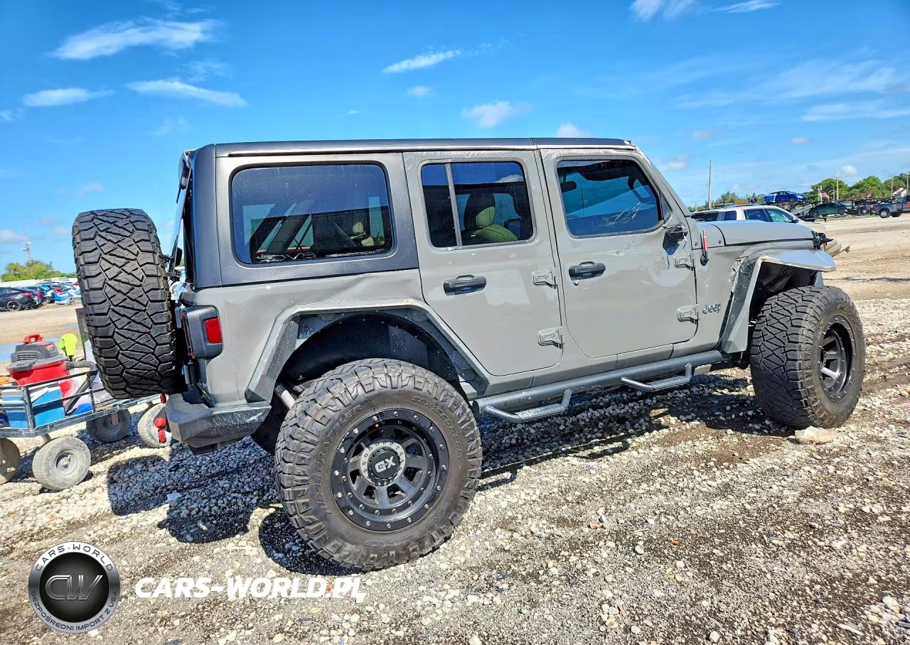 2019 Jeep Wrangler Unlimited Sahara VIN:1C4HJXEN2KW594555 - 3