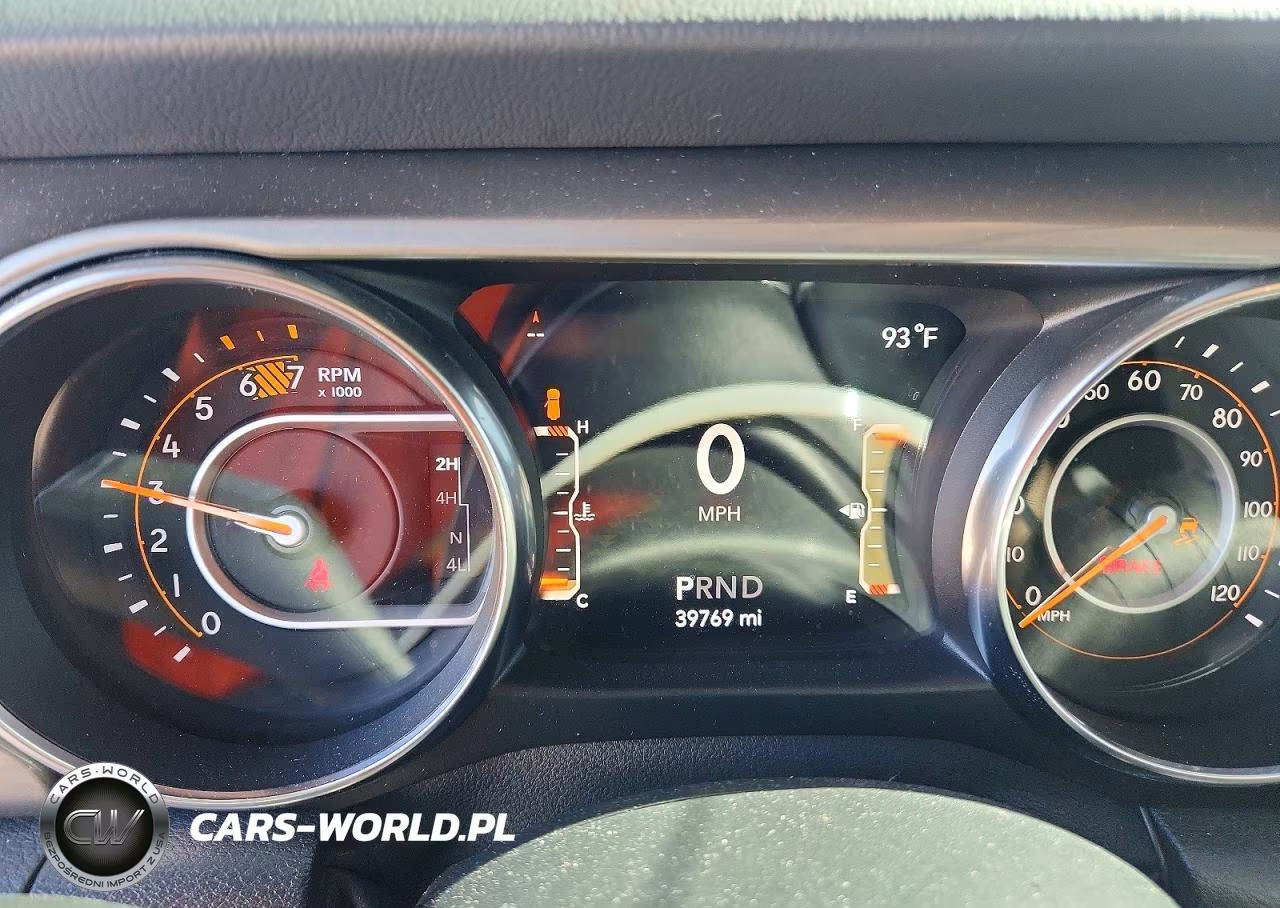 2019 Jeep Wrangler Unlimited Sahara VIN:1C4HJXEN2KW594555 - 9