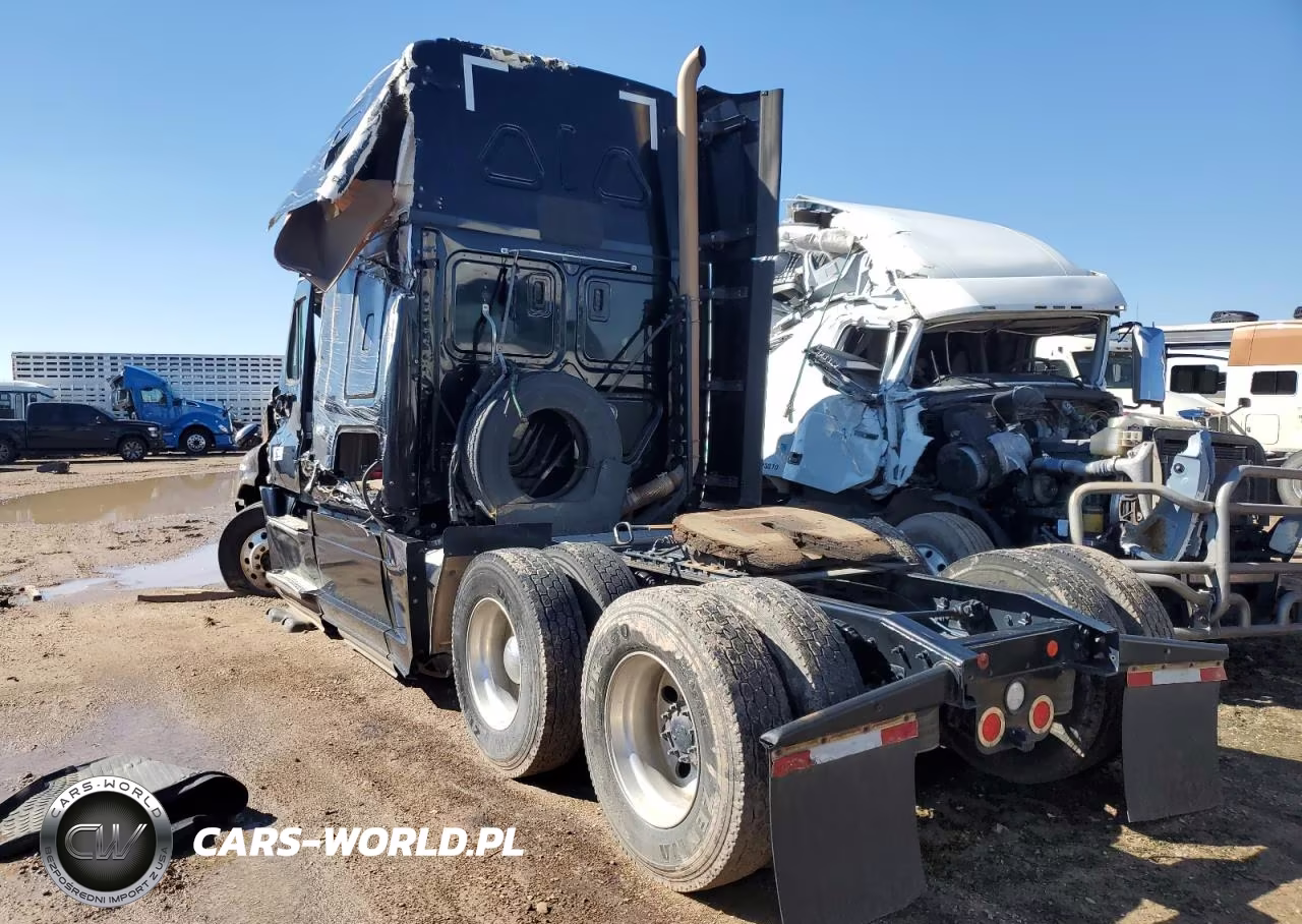 2018 Freightliner Cascadia 125 Semi Truck VIN:3AKJGLFG8JDJT3905 - 3