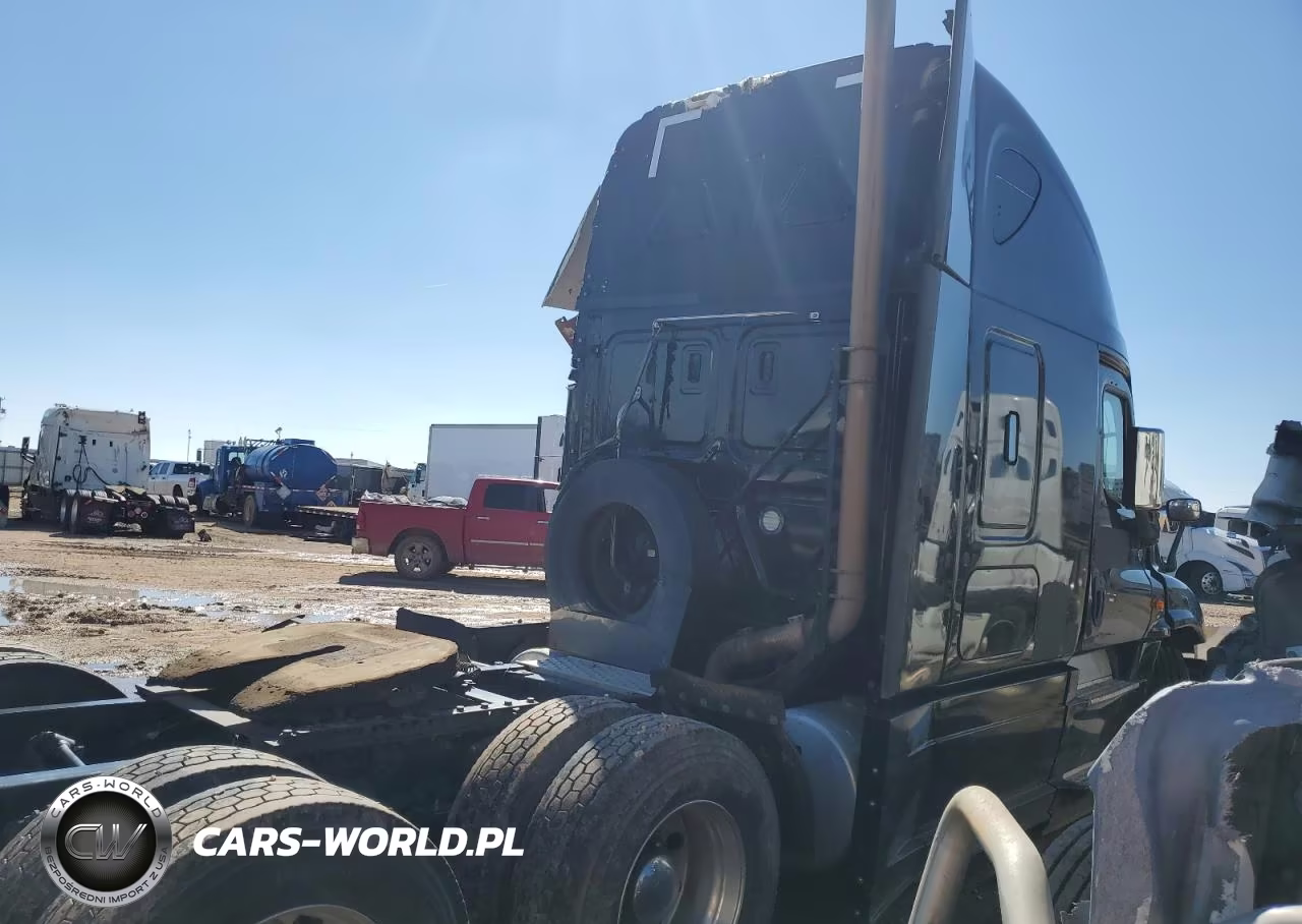 2018 Freightliner Cascadia 125 Semi Truck VIN:3AKJGLFG8JDJT3905 - 4