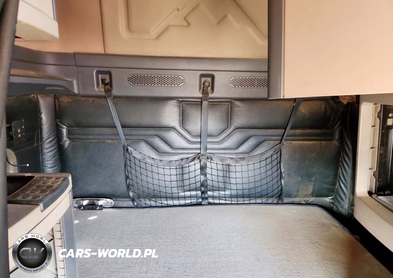 2018 Freightliner Cascadia 125 Semi Truck VIN:3AKJGLFG8JDJT3905 - 6