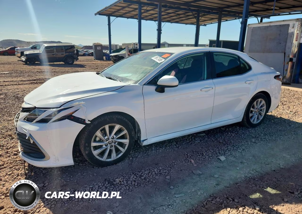 2022 Toyota Camry Le – zdjęcie 1 z 12