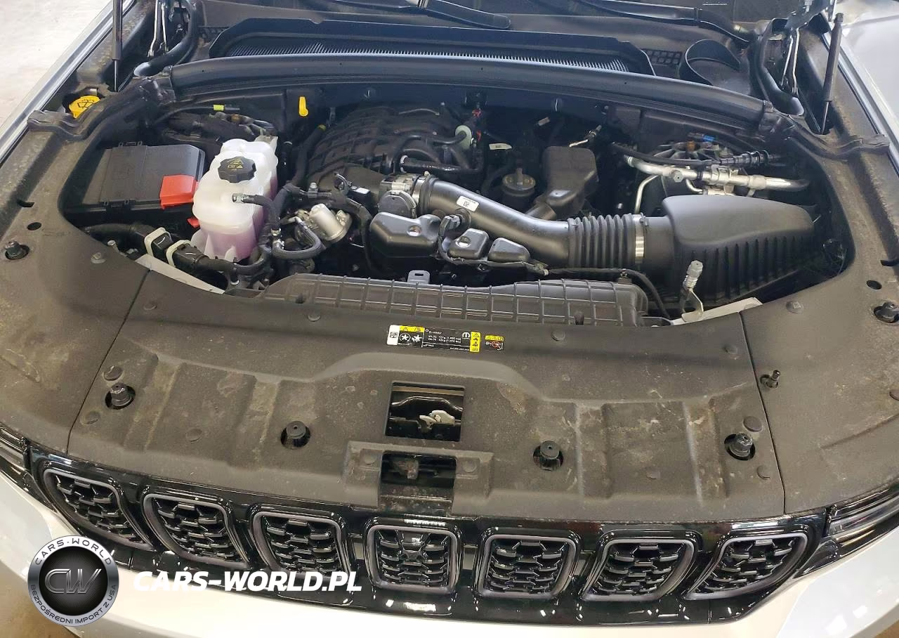 2025 Jeep Grand Cherokee Summit VIN:1C4RJHEG3S8770352 - 12