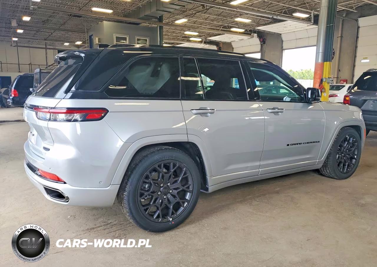 2025 Jeep Grand Cherokee Summit VIN:1C4RJHEG3S8770352 - 3