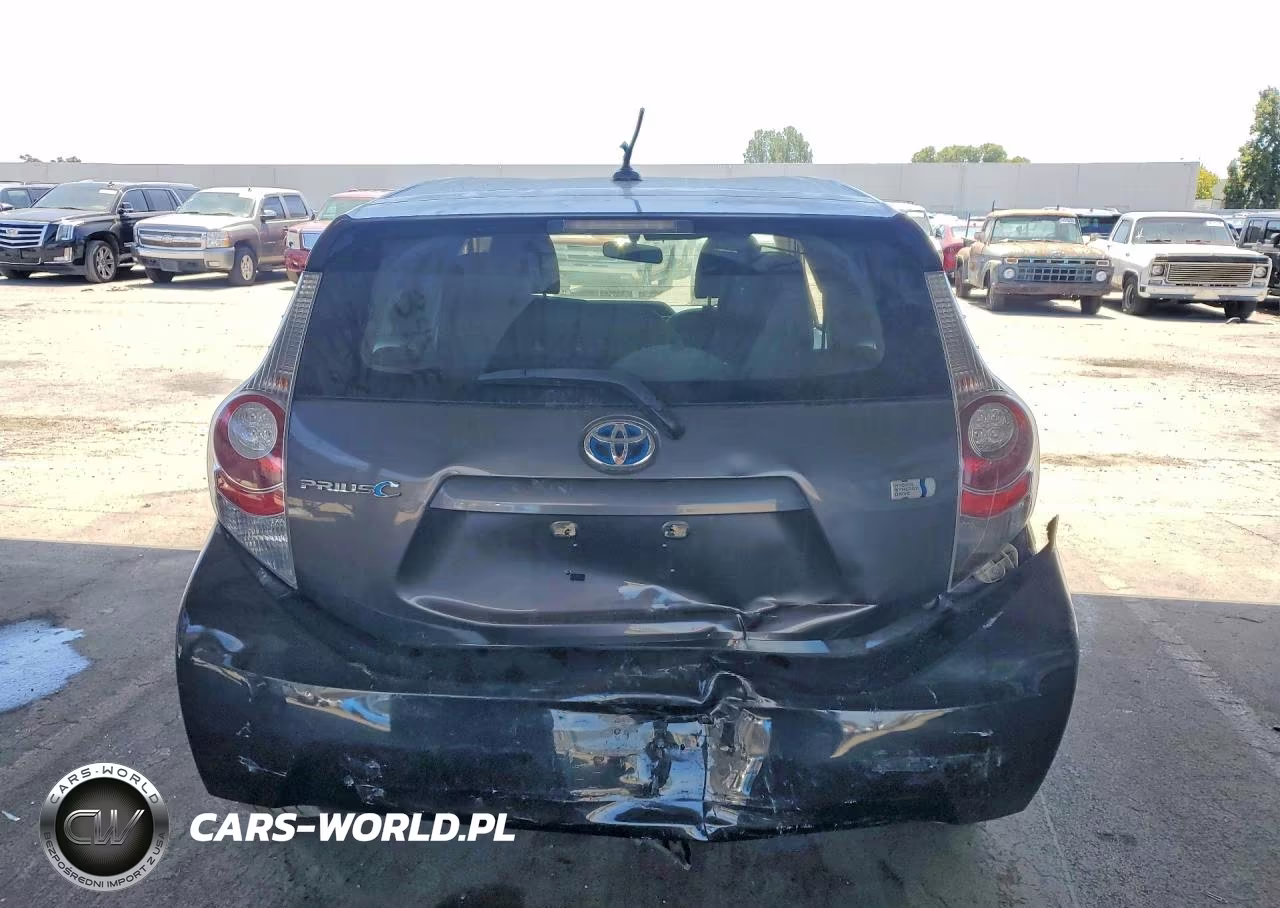 2014 Toyota Prius C Three VIN:JTDKDTB39E1572322 - 6