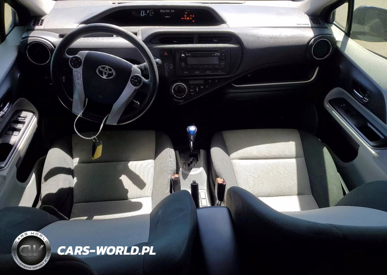 2014 Toyota Prius C Three VIN:JTDKDTB39E1572322 - 8