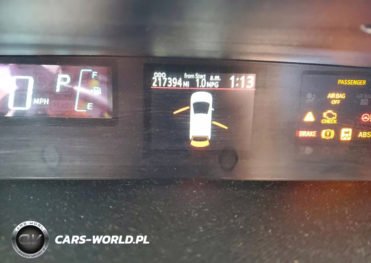2014 Toyota Prius C Three VIN:JTDKDTB39E1572322 - 9