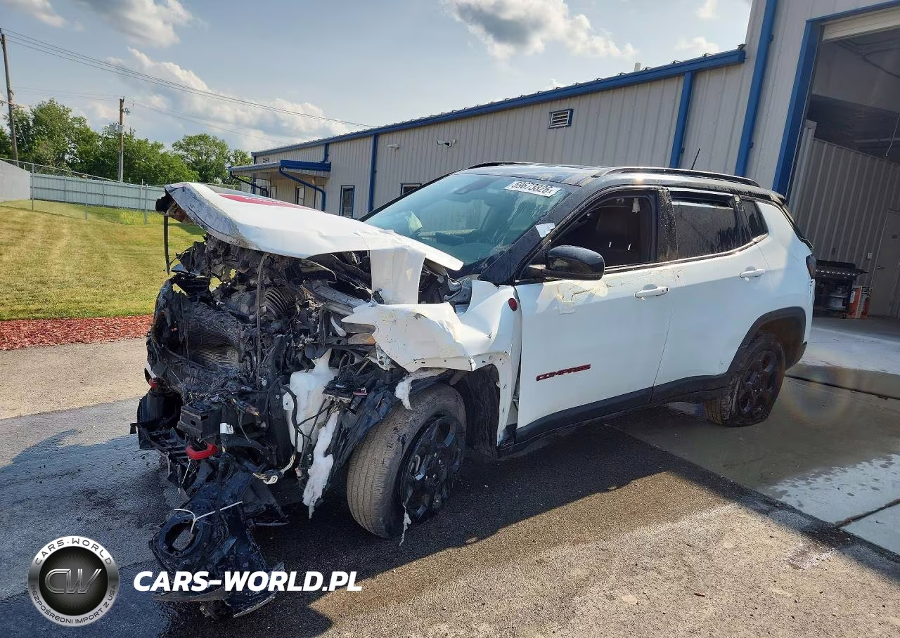 2024 Jeep Compass Trailhawk – zdjęcie 1 z 12