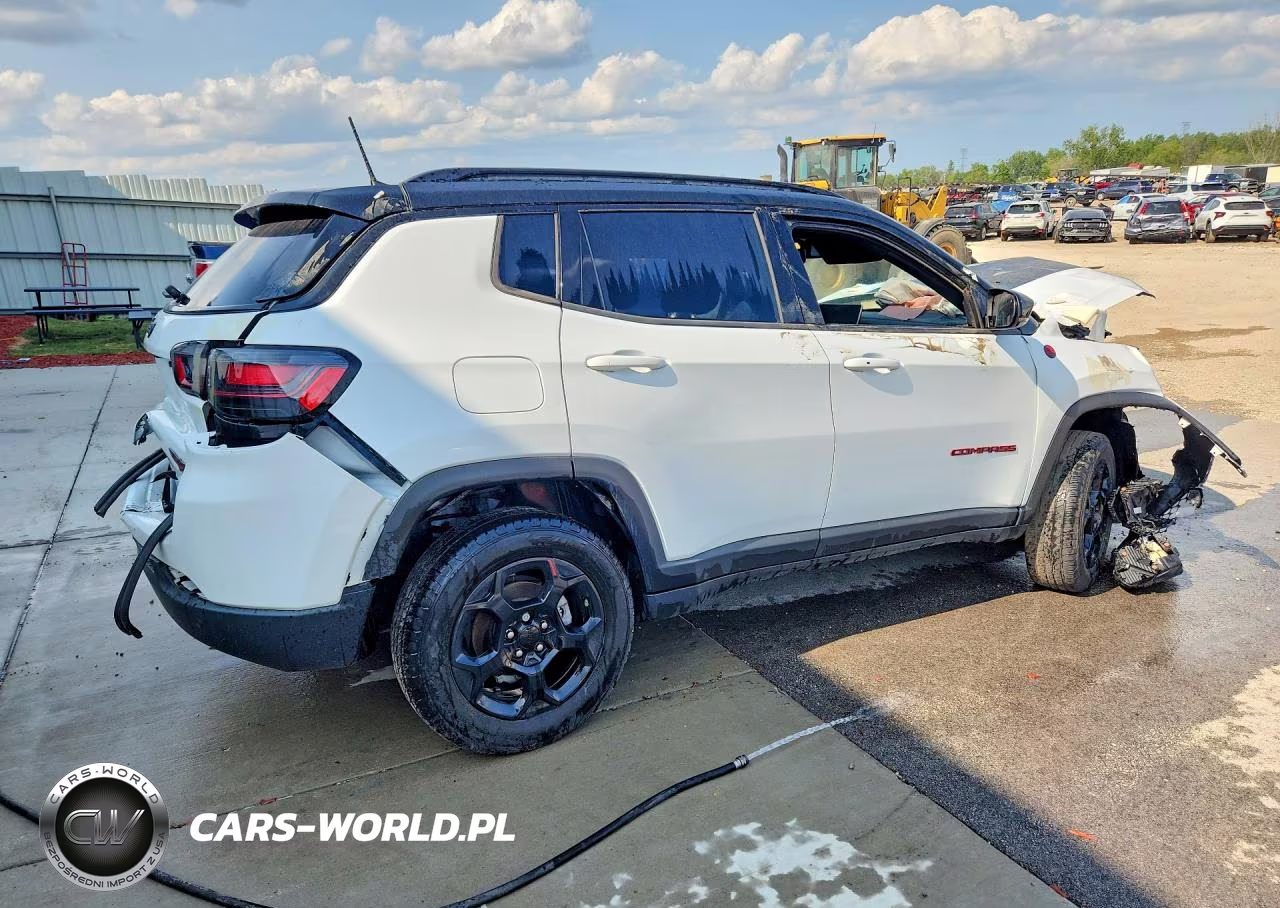 2024 Jeep Compass Trailhawk VIN:3C4NJDDNXRT581636 - 3