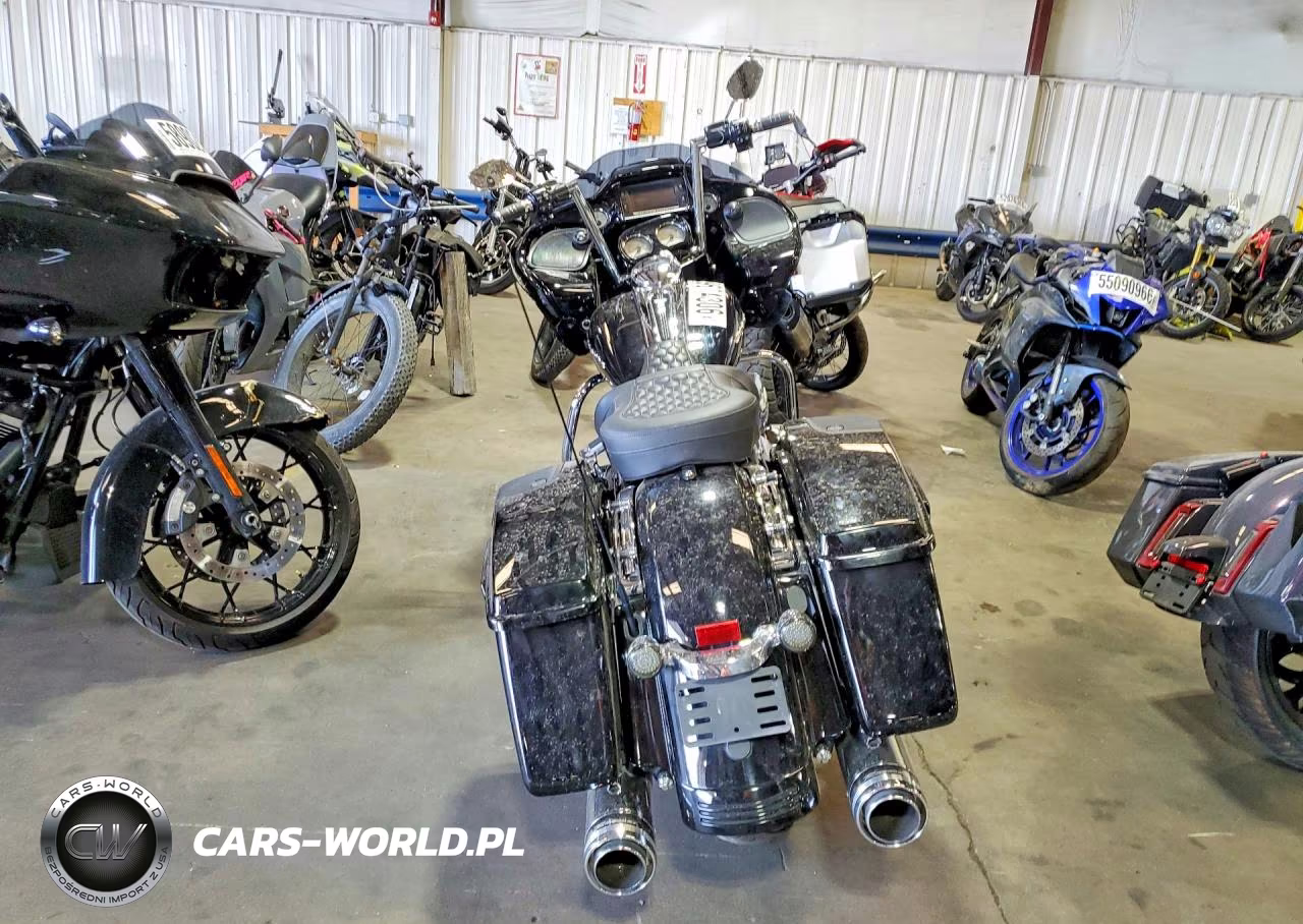 2017 Harley-Davidson Fltrxs Road Glide Special VIN:1HD1KTC18HB613521 - 4
