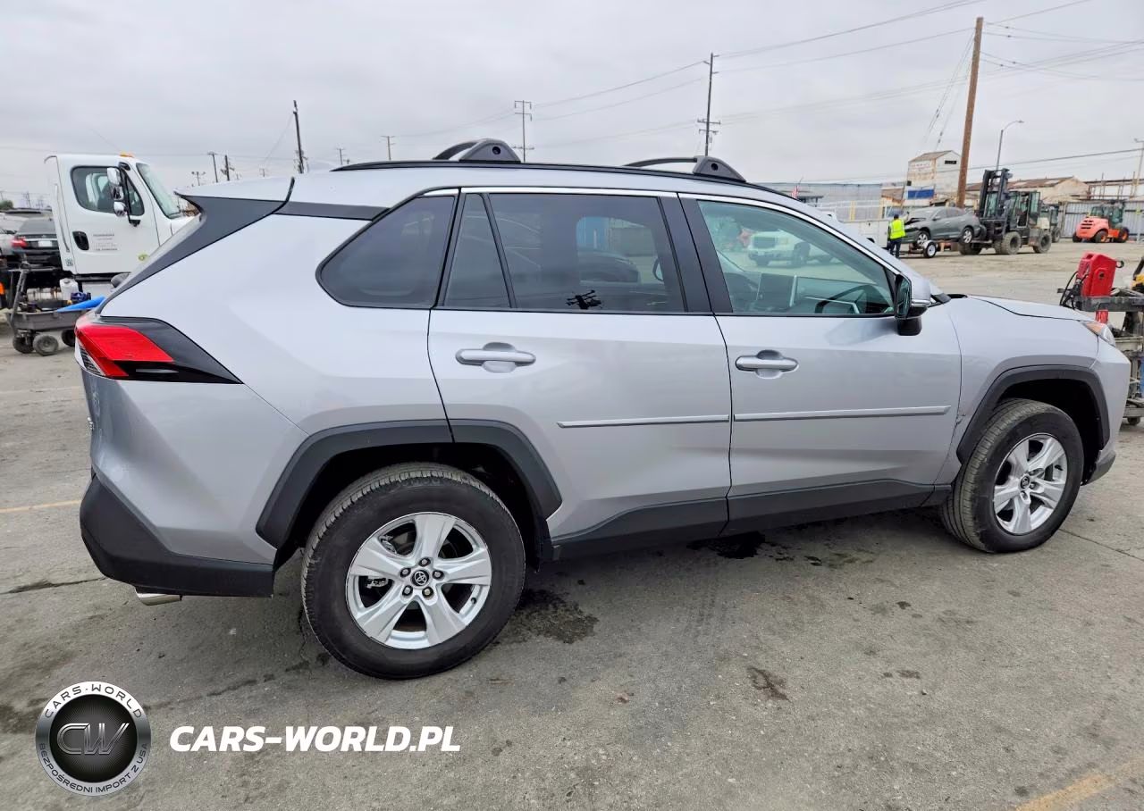 2025 Toyota Rav4 Xle VIN:2T3W1RFV1SW438006 - 3