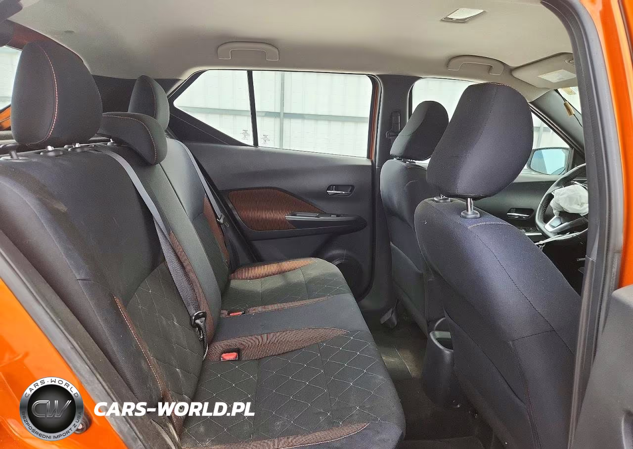 2018 Nissan Kicks Sr VIN:3N1CP5CU7JL524144 - 10