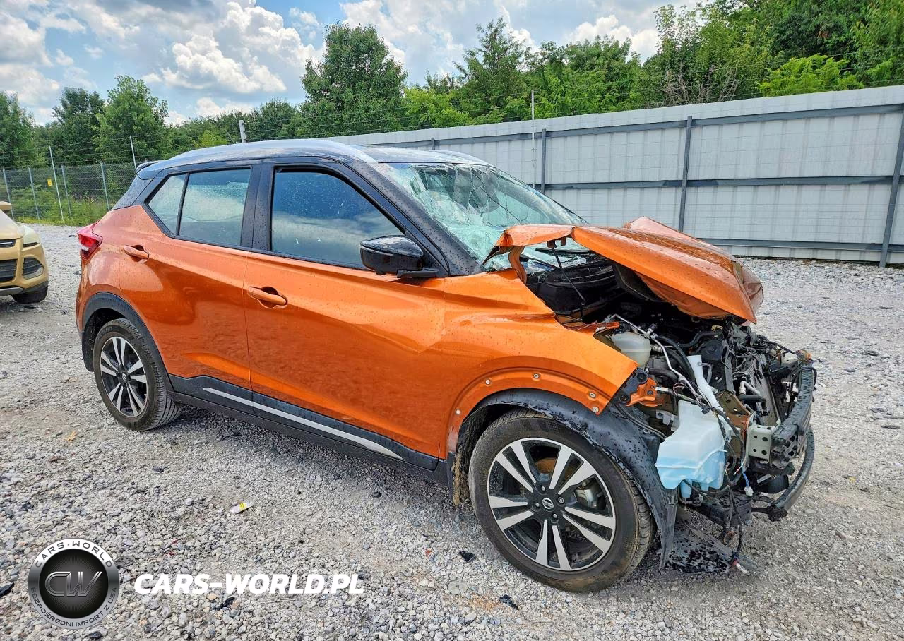 2018 Nissan Kicks Sr VIN:3N1CP5CU7JL524144 - 4