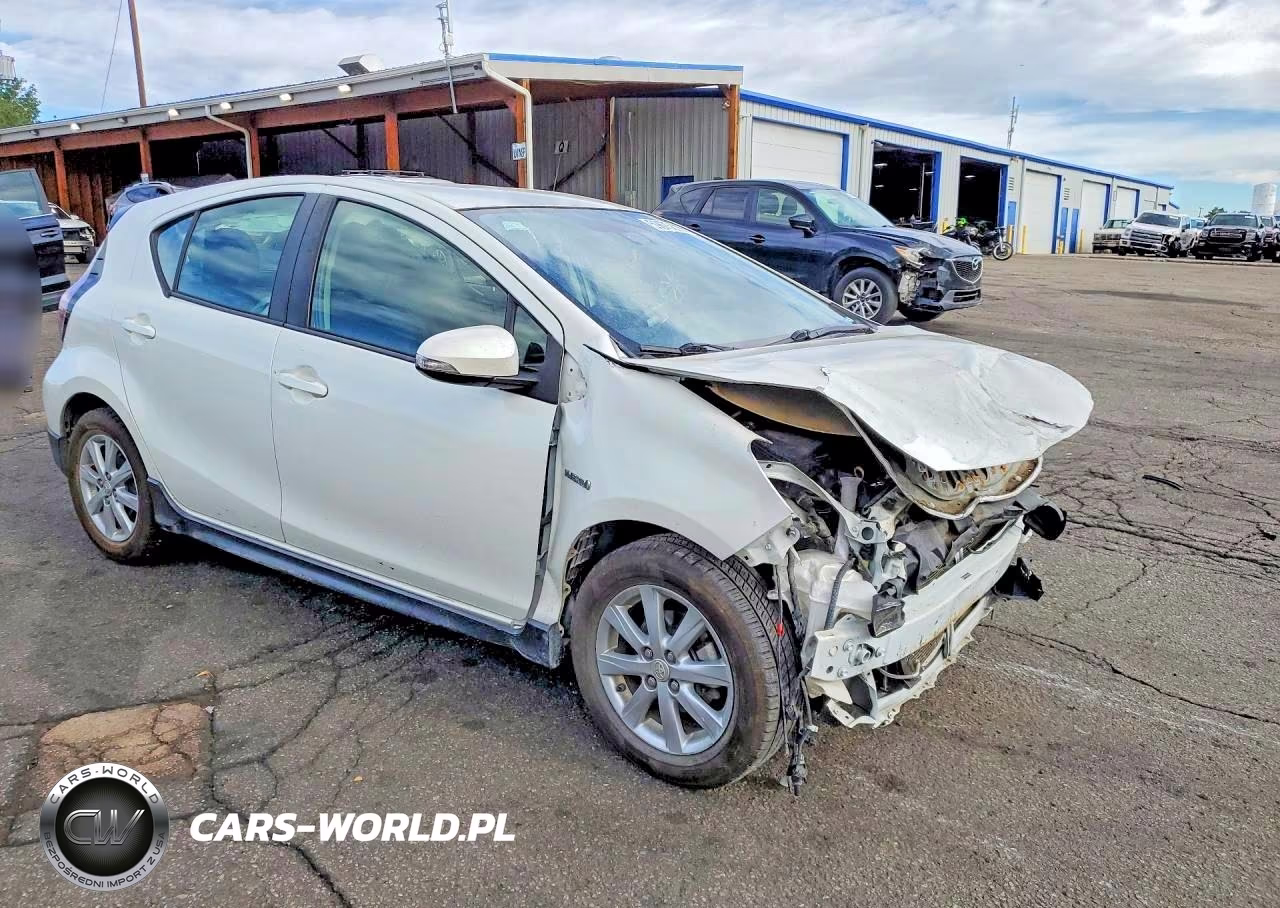 2017 Toyota Prius C Two VIN:JTDKDTB39H1594969 - 4