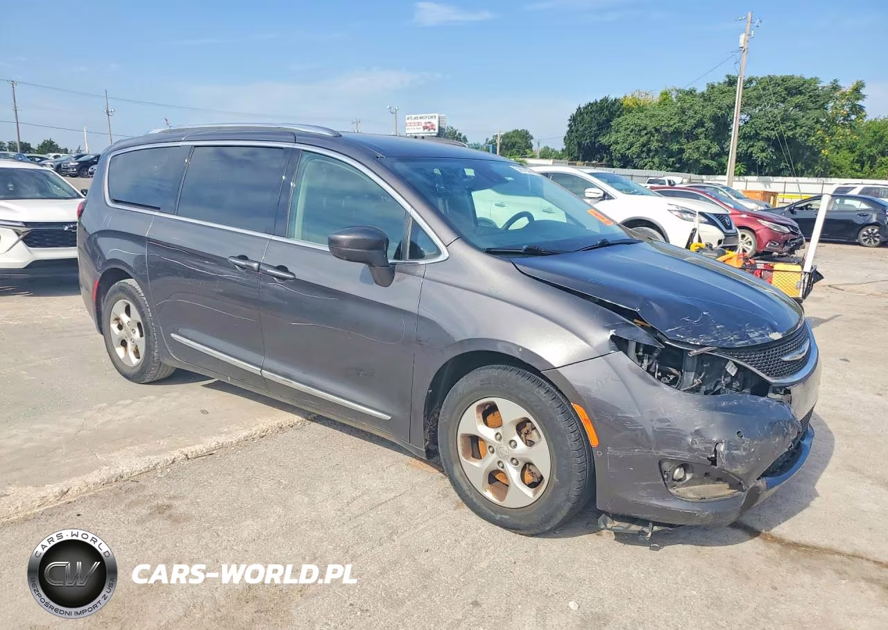 2017 Chrysler Pacifica Touring L Plus VIN:2C4RC1EG3HR803719 - 4