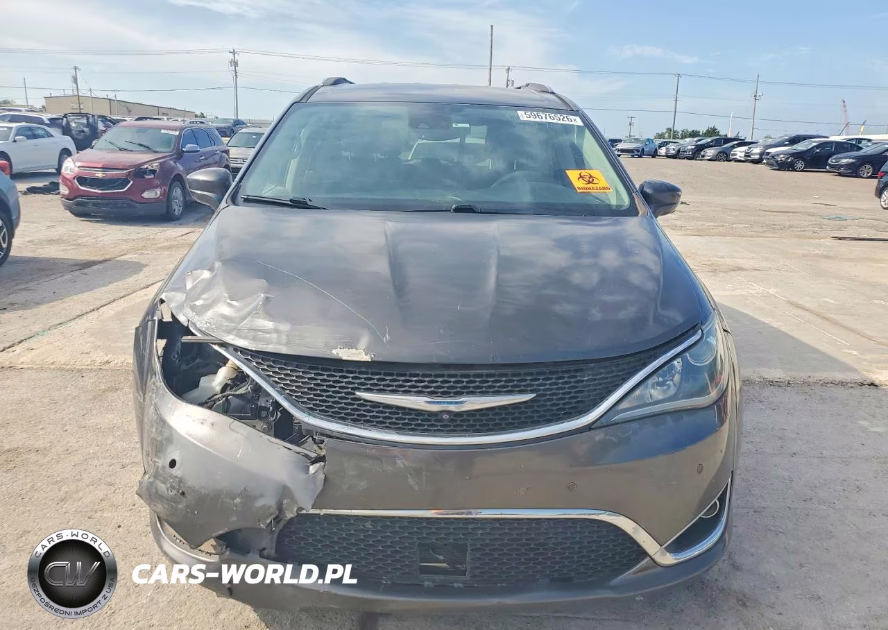 2017 Chrysler Pacifica Touring L Plus VIN:2C4RC1EG3HR803719 - 5
