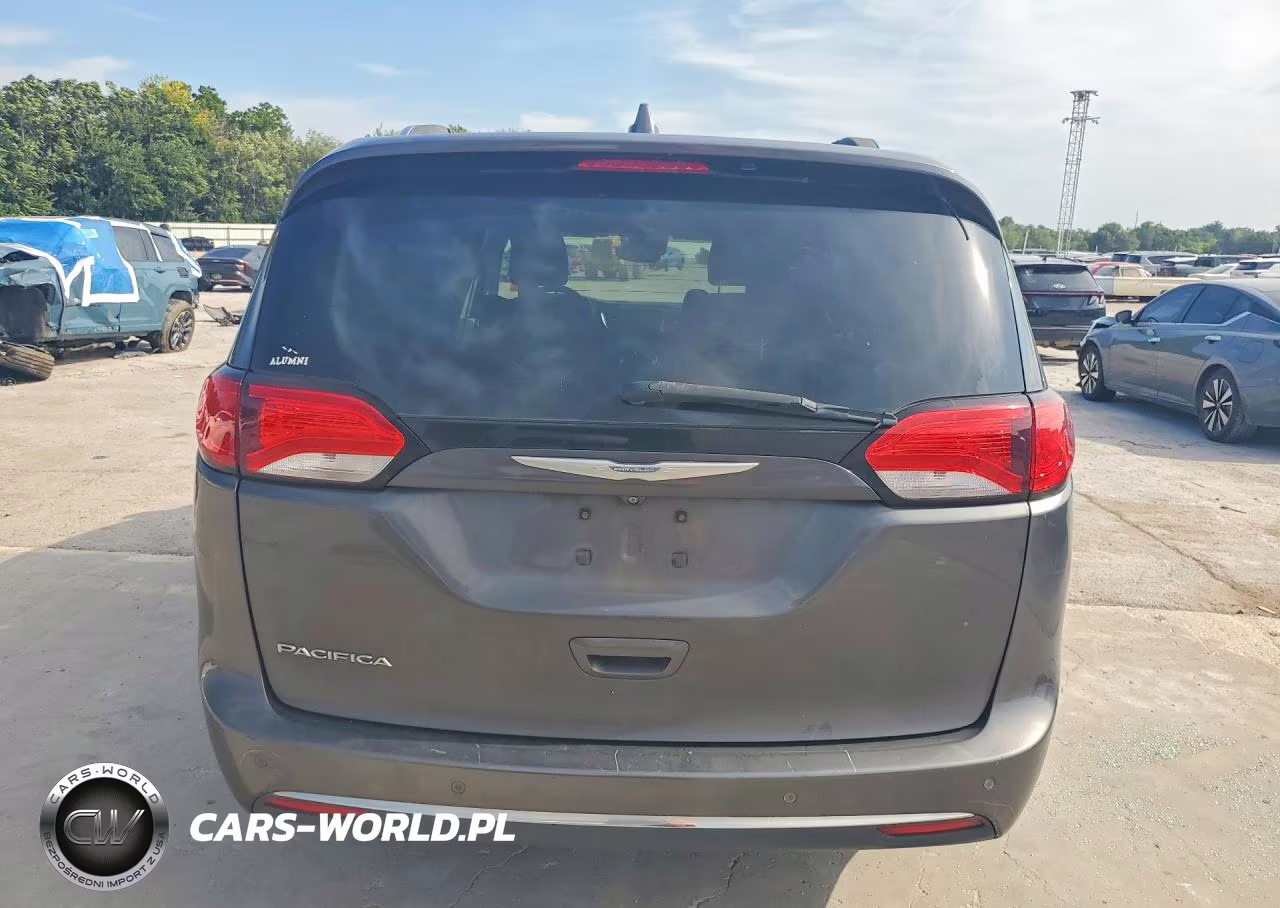 2017 Chrysler Pacifica Touring L Plus VIN:2C4RC1EG3HR803719 - 6