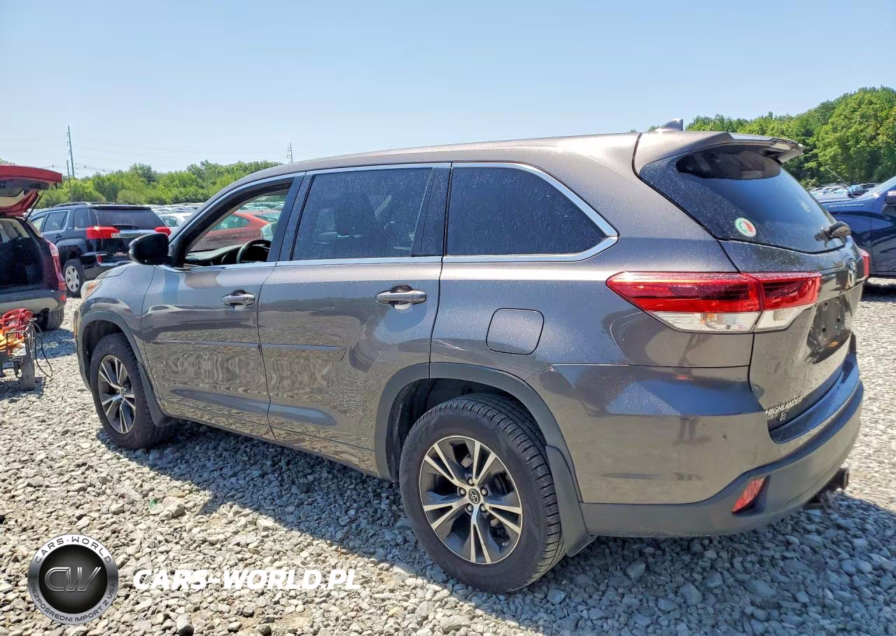 2018 Toyota Highlander Le Plus VIN:5TDBZRFH9JS843287 - 2
