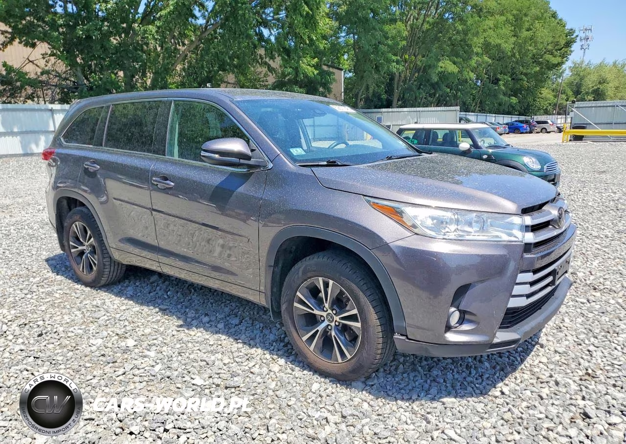 2018 Toyota Highlander Le Plus VIN:5TDBZRFH9JS843287 - 4