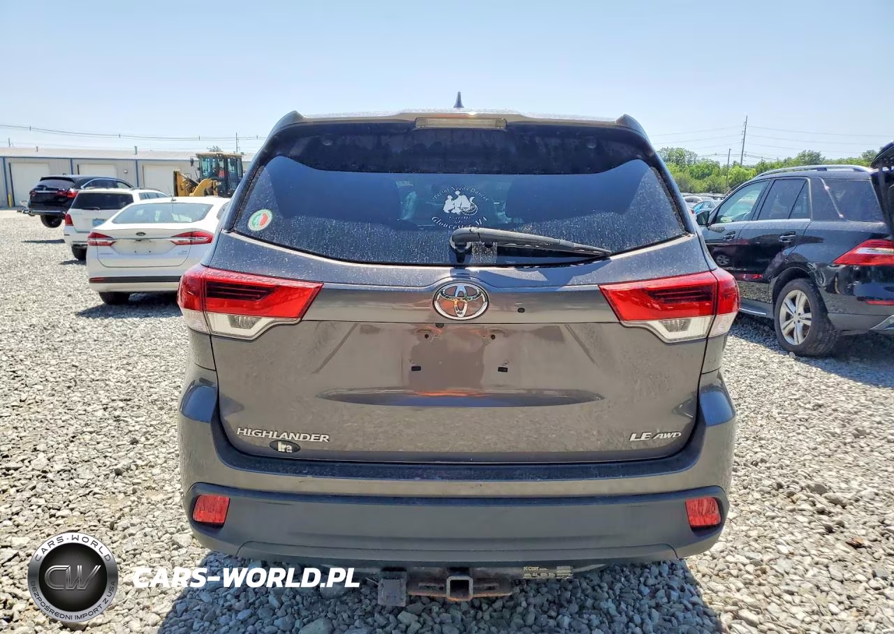 2018 Toyota Highlander Le Plus VIN:5TDBZRFH9JS843287 - 6