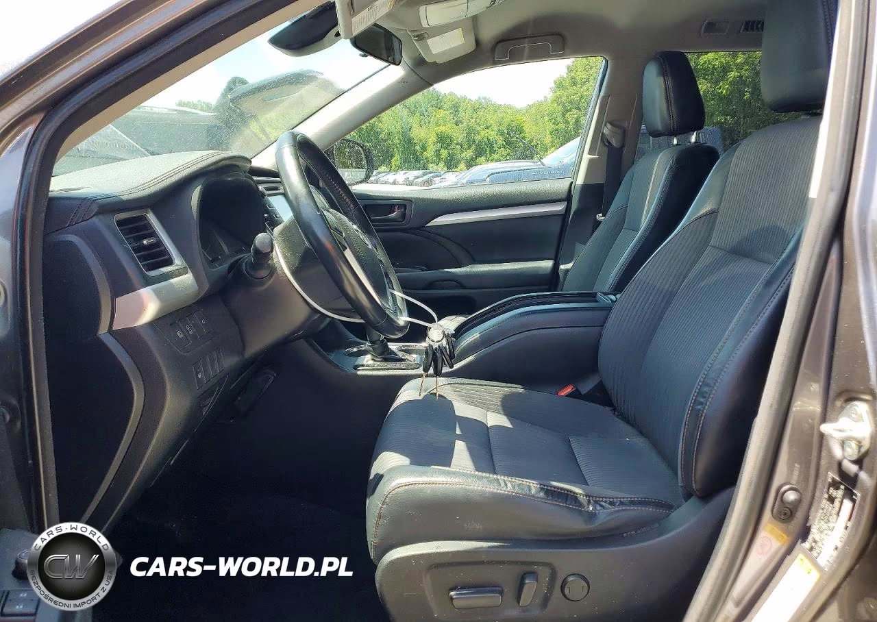 2018 Toyota Highlander Le Plus VIN:5TDBZRFH9JS843287 - 7