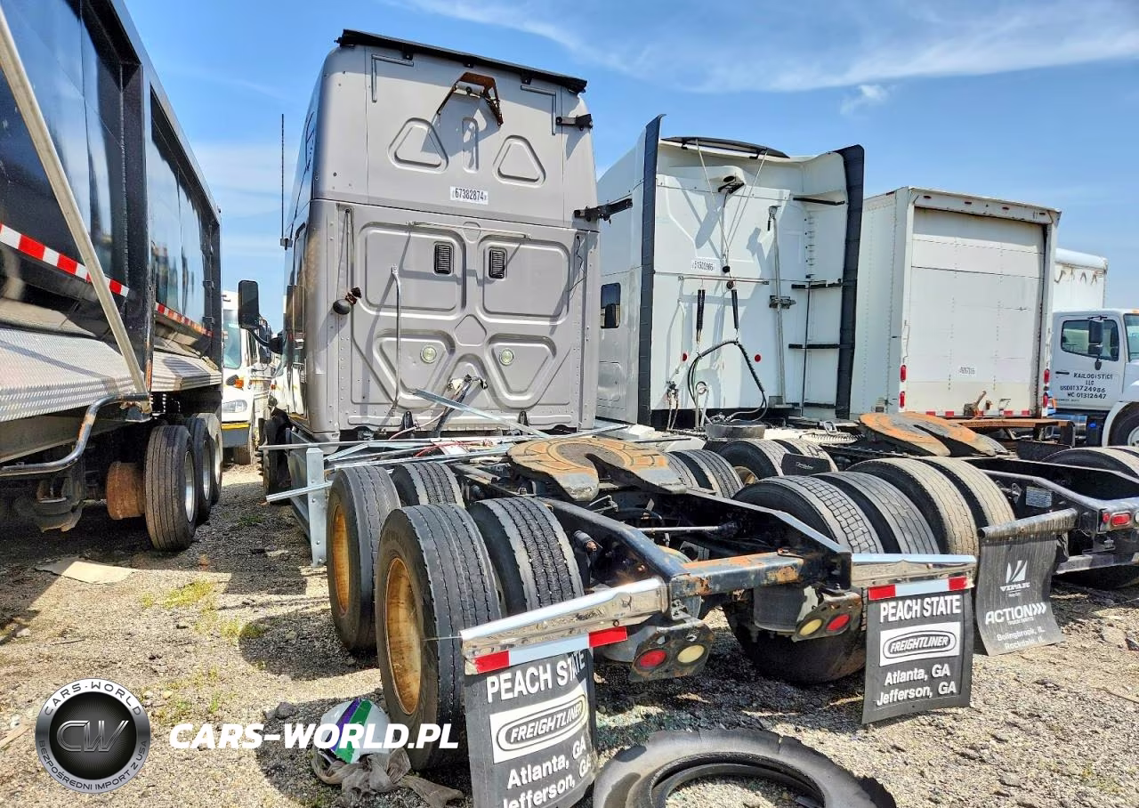 2013 Freightliner Cascadia 125 VIN:3AKJGLDR9DSBV4057 - 3