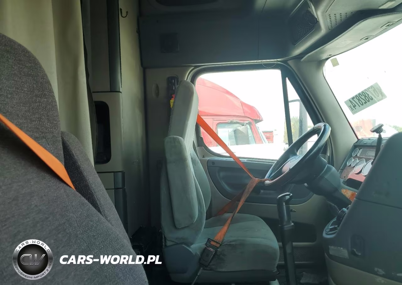 2013 Freightliner Cascadia 125 VIN:3AKJGLDR9DSBV4057 - 5