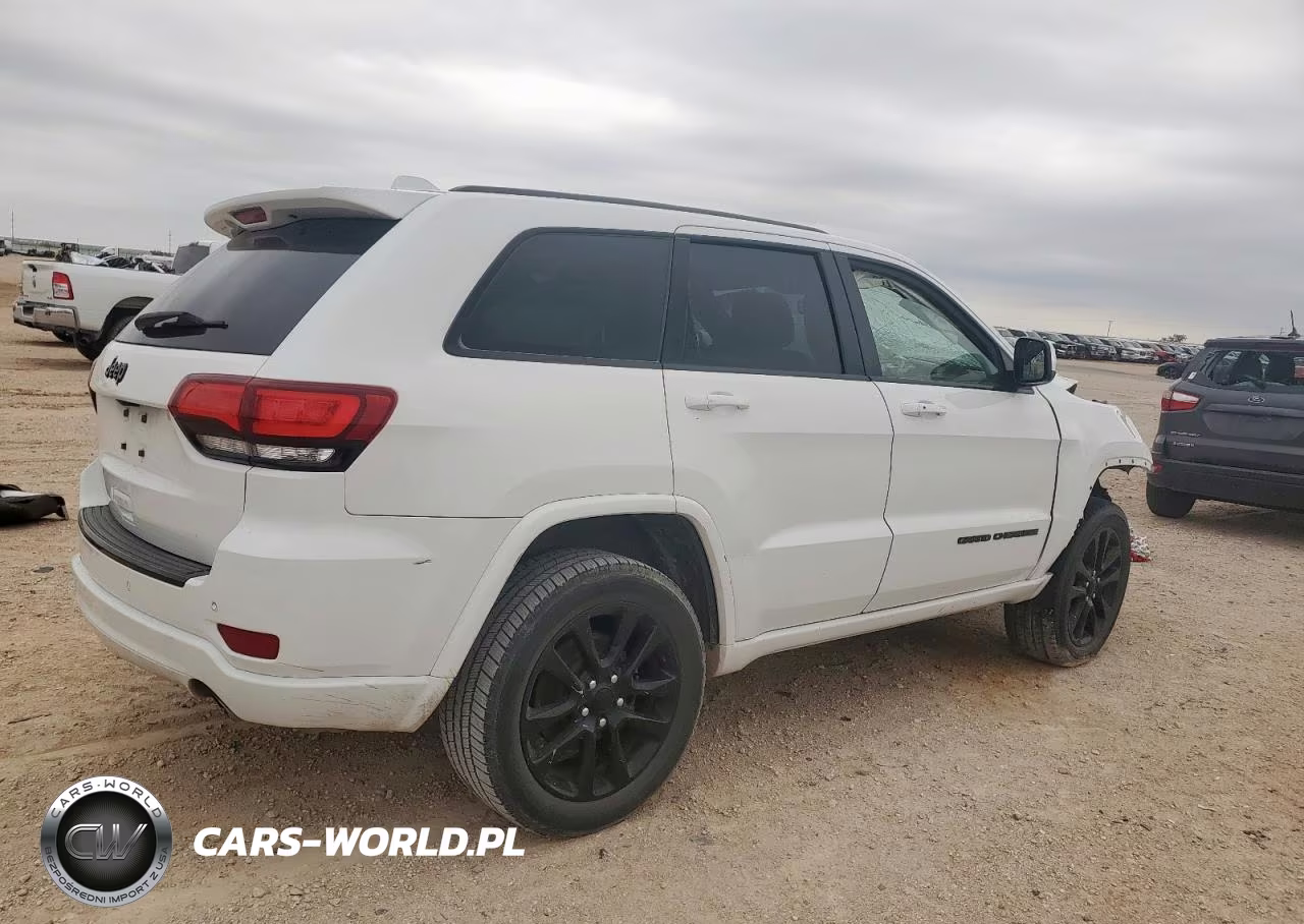 2017 Jeep Grand Cherokee Laredo VIN:1C4RJEAG1HC930030 - 3