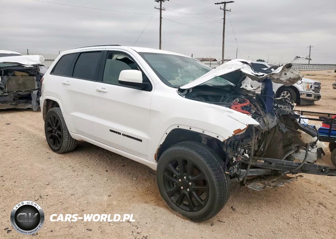 2017 Jeep Grand Cherokee Laredo VIN:1C4RJEAG1HC930030 - 4
