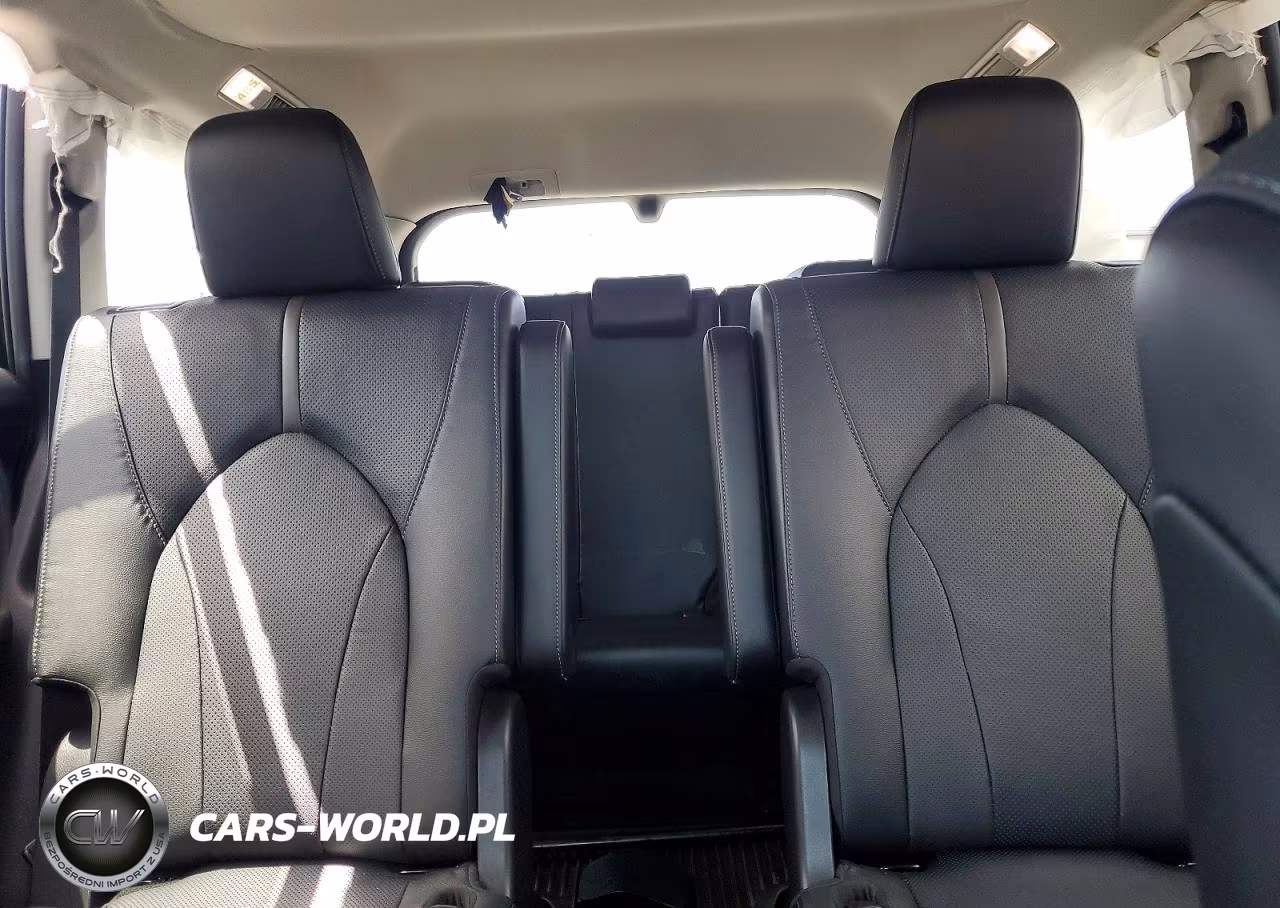 2024 Toyota Grand Highlander Platinum VIN:5TDAAAB58RS045083 - 10