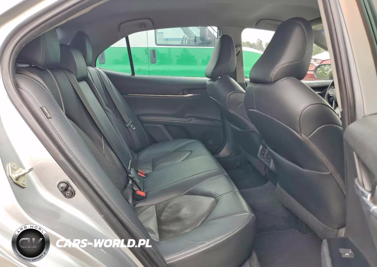 2020 Toyota Camry Xse VIN:4T1K61AK7LU890597 - 10