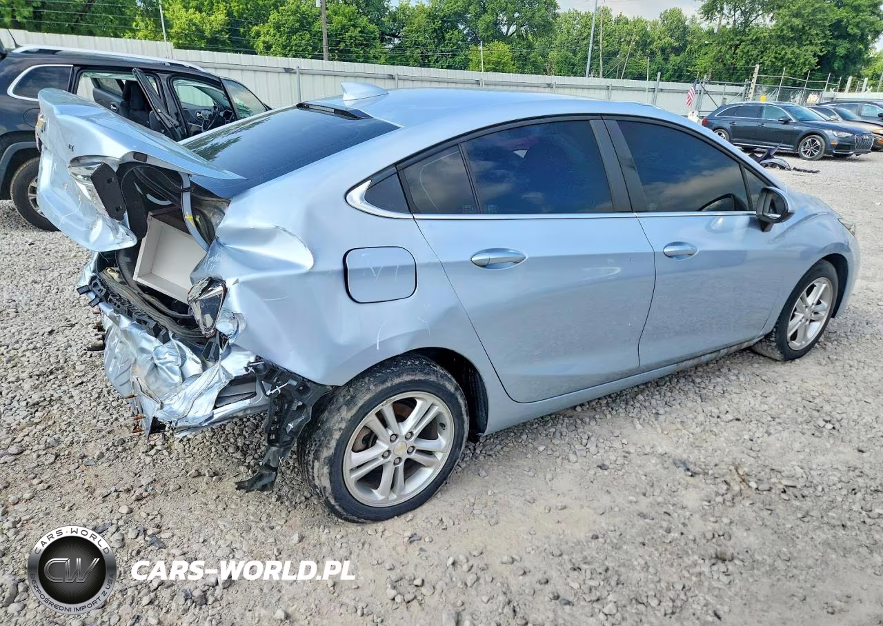 2018 Chevrolet Cruze Lt VIN:1G1BE5SM7J7161597 - 3