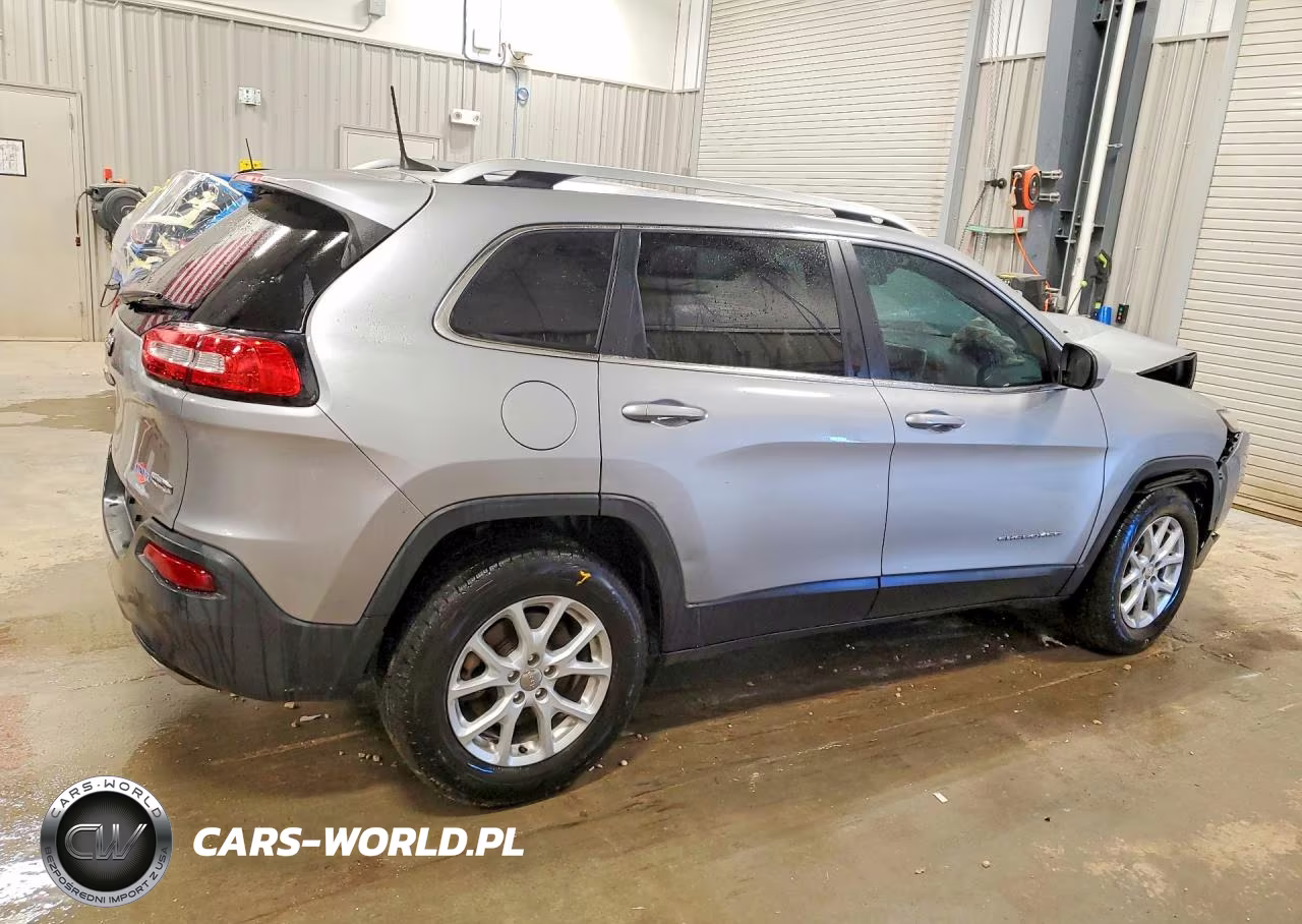 2017 Jeep Cherokee Latitude VIN:1C4PJMCS1HW538683 - 3