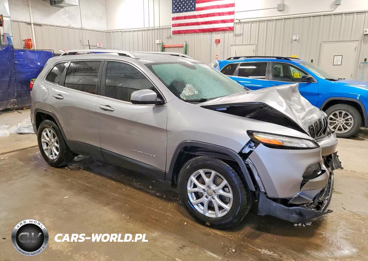 2017 Jeep Cherokee Latitude VIN:1C4PJMCS1HW538683 - 4
