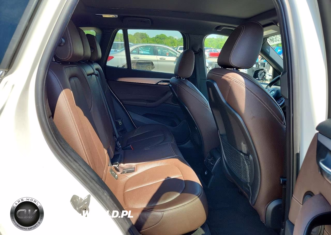 2018 BMW X1 xDrive28I VIN:WBXHT3C38J5K31303 - 11
