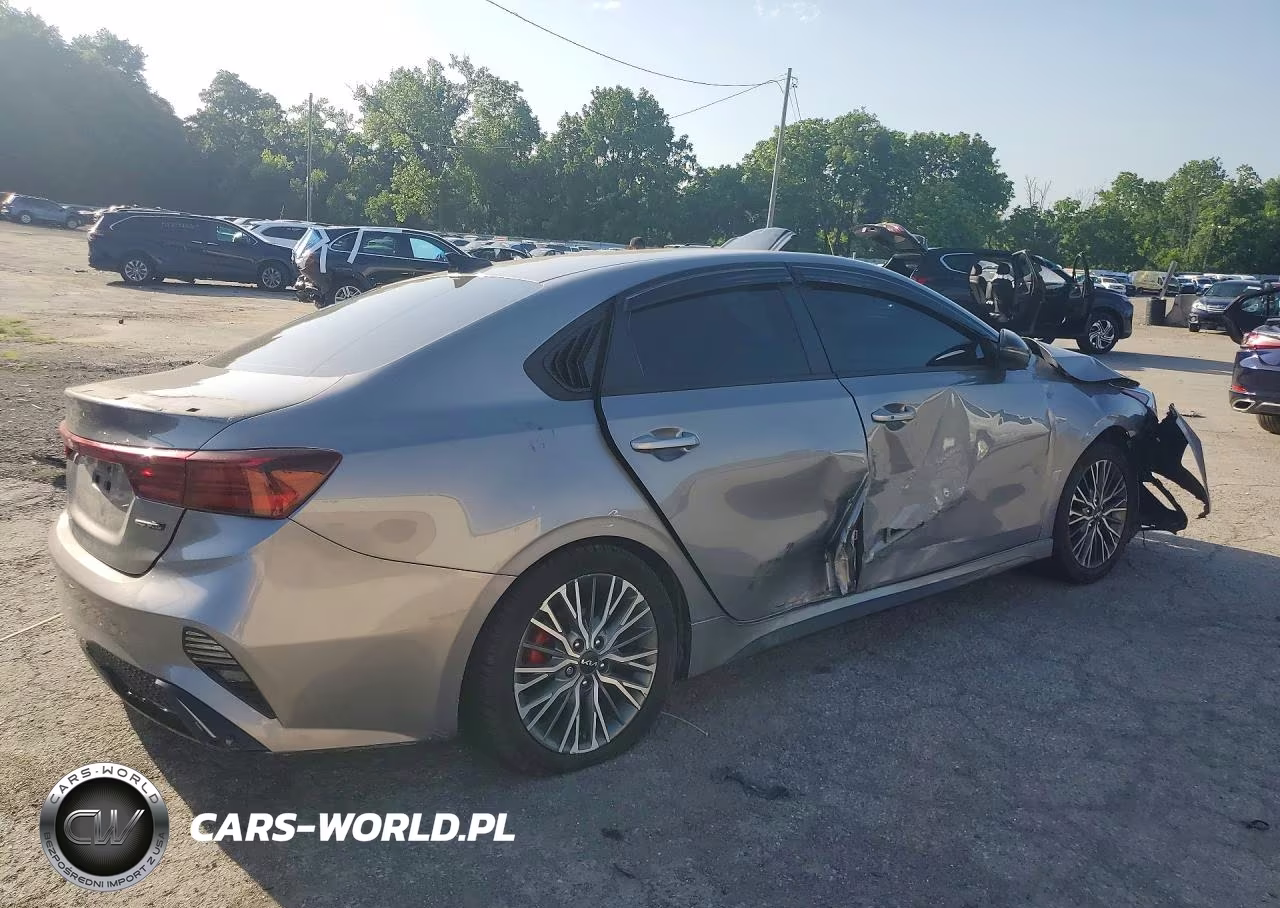 2023 Kia Forte Gt Line VIN:3KPF54AD1PE673174 - 3