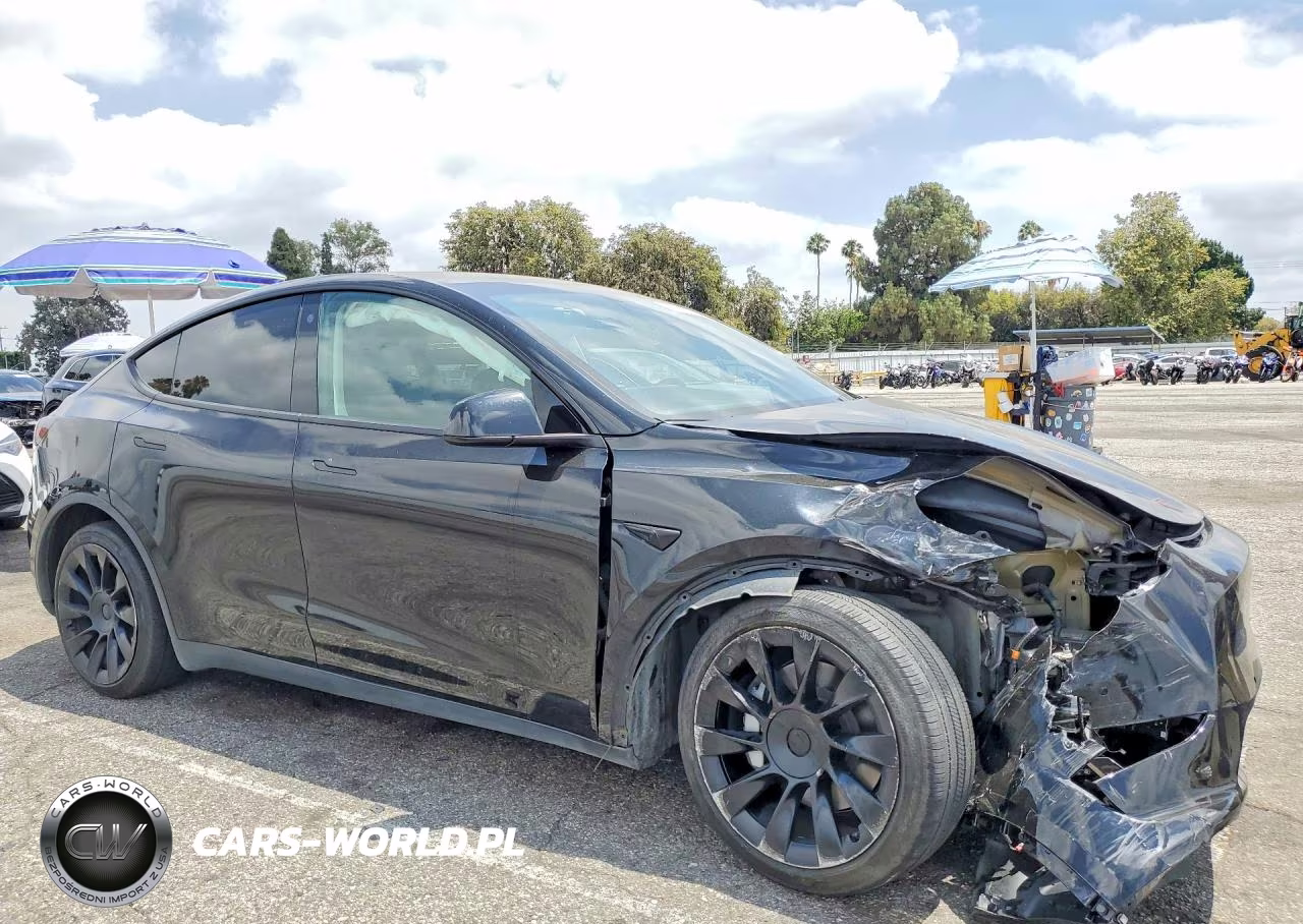 2021 Tesla Model Y VIN:5YJYGDEE7MF138751 - 4