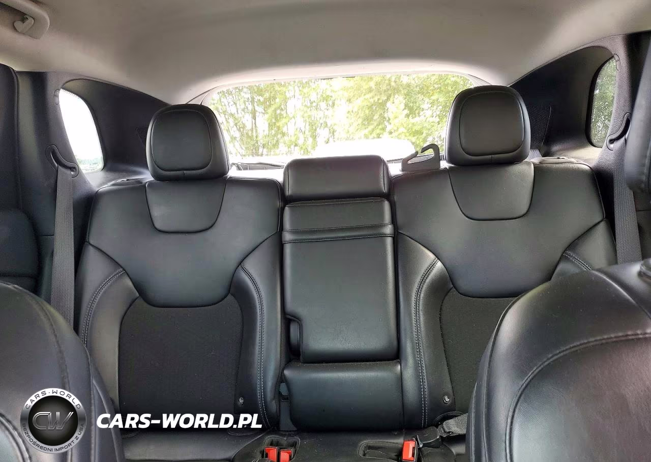 2019 Jeep Cherokee Latitude Plus VIN:1C4PJLLB7KD145087 - 10