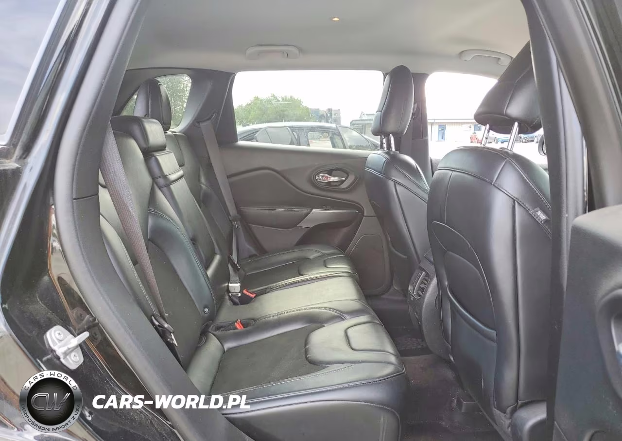 2019 Jeep Cherokee Latitude Plus VIN:1C4PJLLB7KD145087 - 11