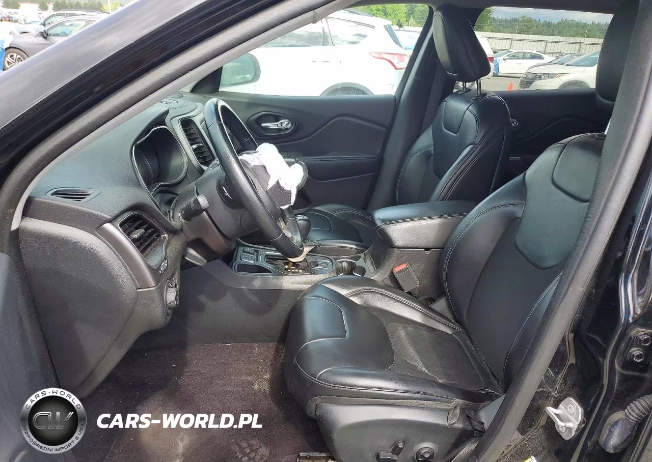 2019 Jeep Cherokee Latitude Plus VIN:1C4PJLLB7KD145087 - 7