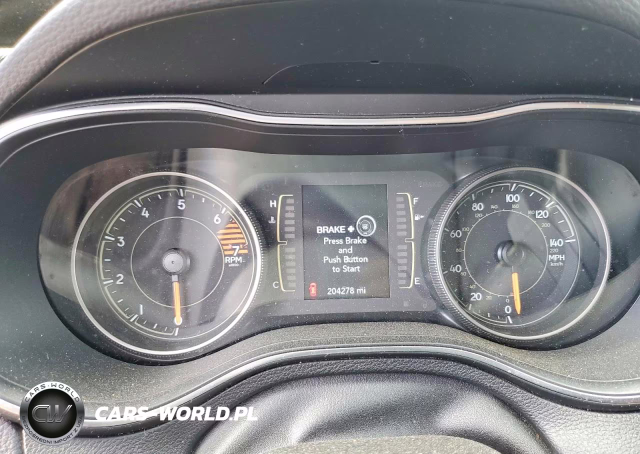 2019 Jeep Cherokee Latitude Plus VIN:1C4PJLLB7KD145087 - 9