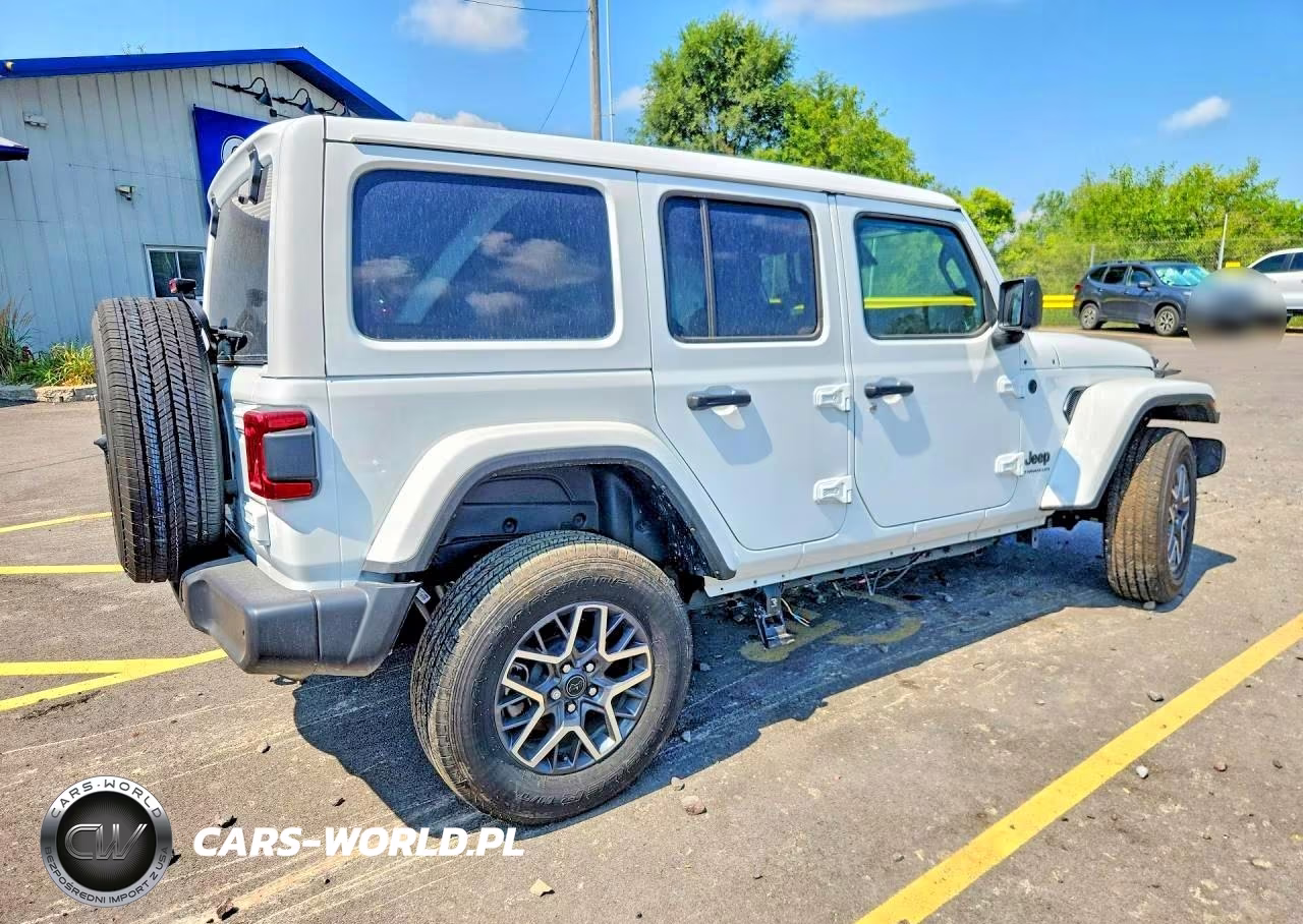 2025 Jeep Wrangler Sahara VIN:1C4PJXEN4SW609939 - 3