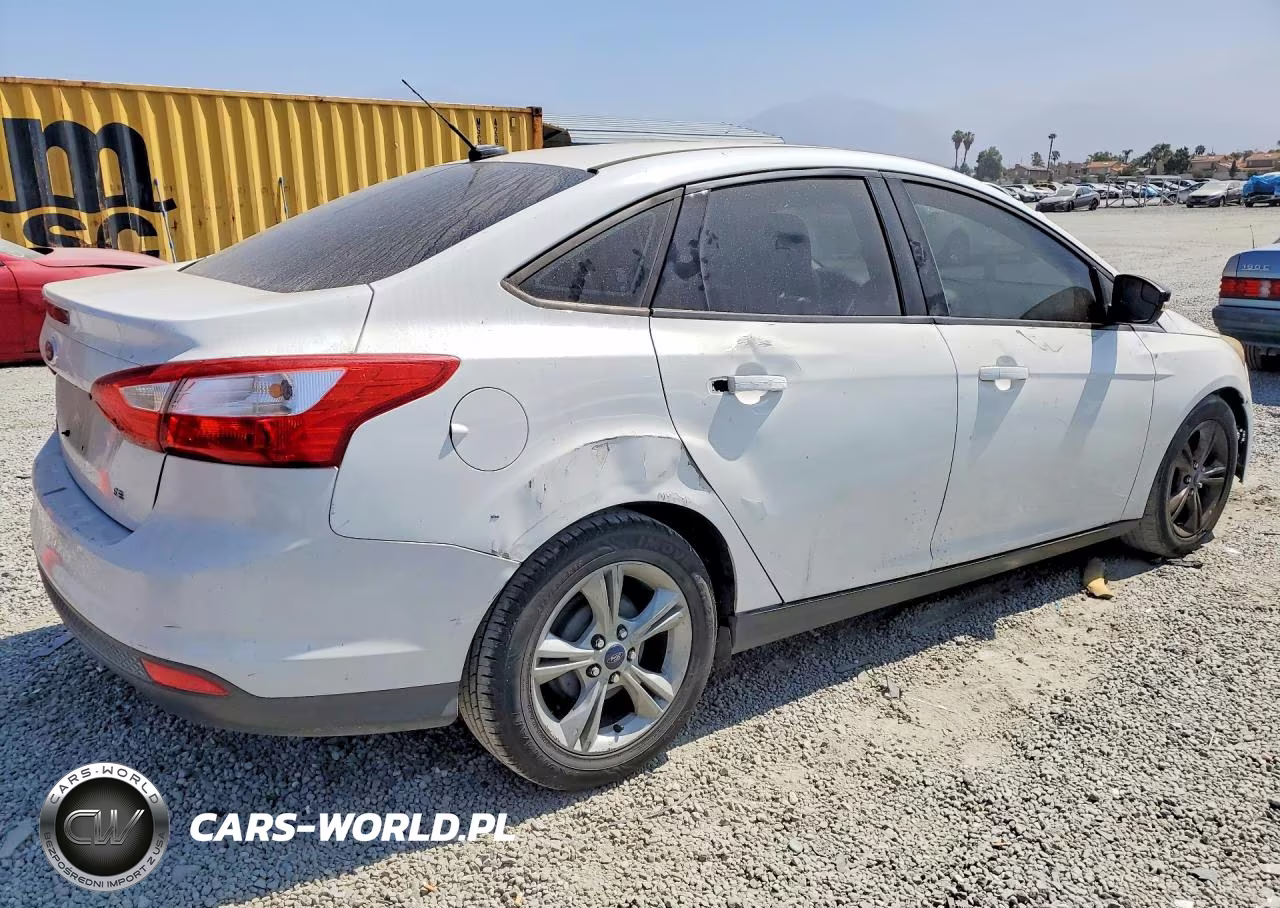 2014 Ford Focus Se VIN:1FADP3F27EL110840 - 3