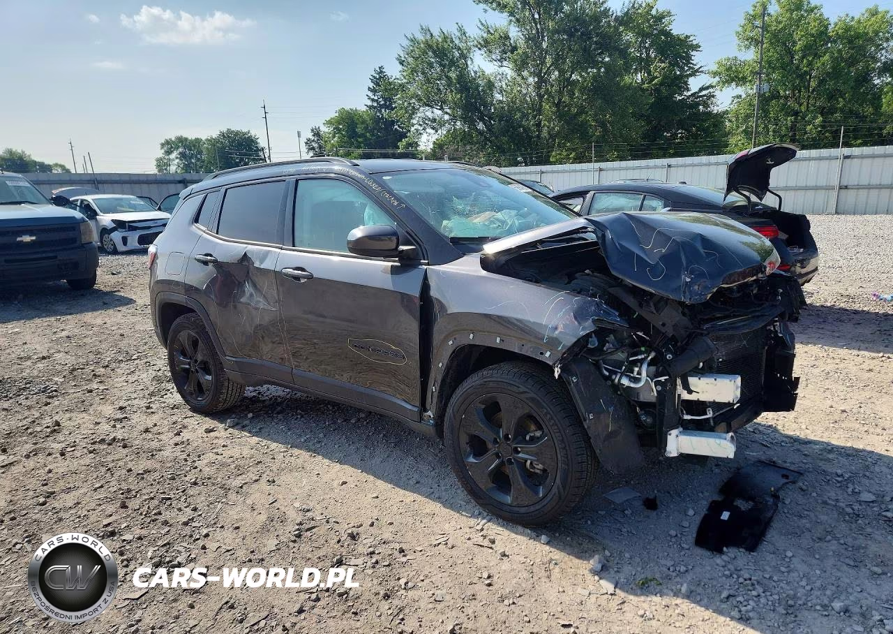 2018 Jeep Compass Latitude VIN:3C4NJDBB7JT325337 - 4