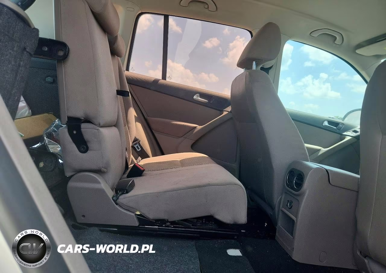 2011 Volkswagen Tiguan S VIN:WVGAV7AXXBW561313 - 11