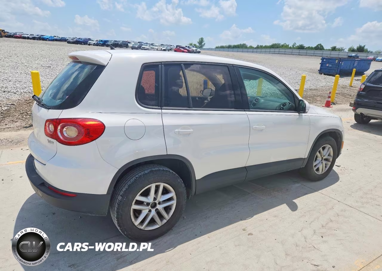 2011 Volkswagen Tiguan S VIN:WVGAV7AXXBW561313 - 3