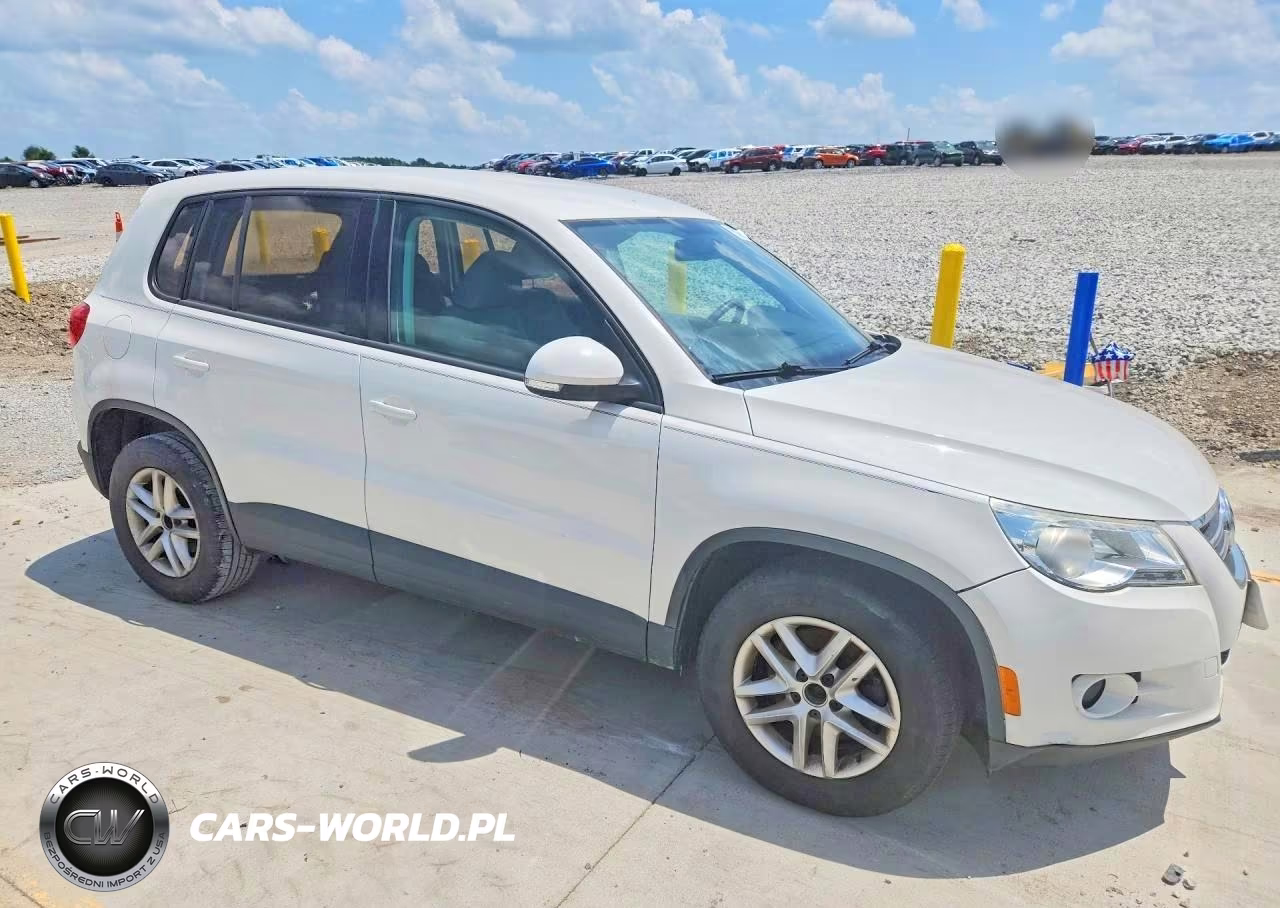 2011 Volkswagen Tiguan S VIN:WVGAV7AXXBW561313 - 4