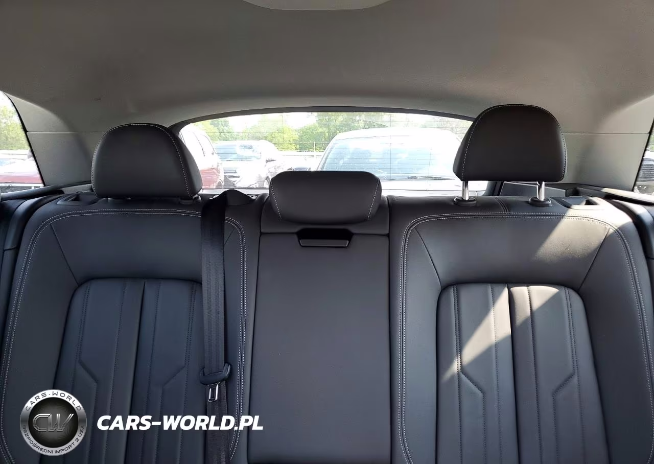 2021 Audi E-Tron Premium VIN:WA1AAAGEXMB015215 - 10