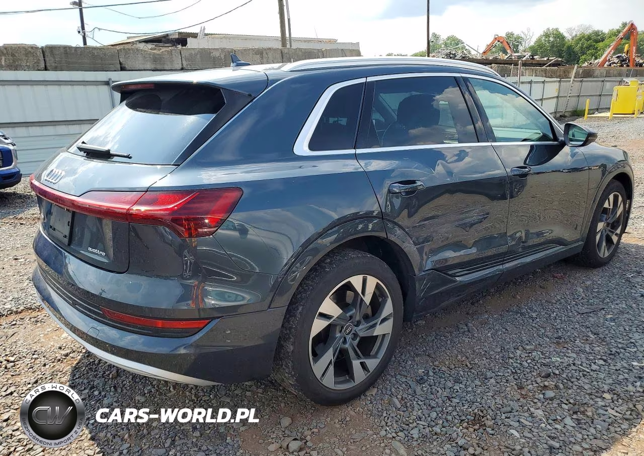 2021 Audi E-Tron Premium VIN:WA1AAAGEXMB015215 - 3