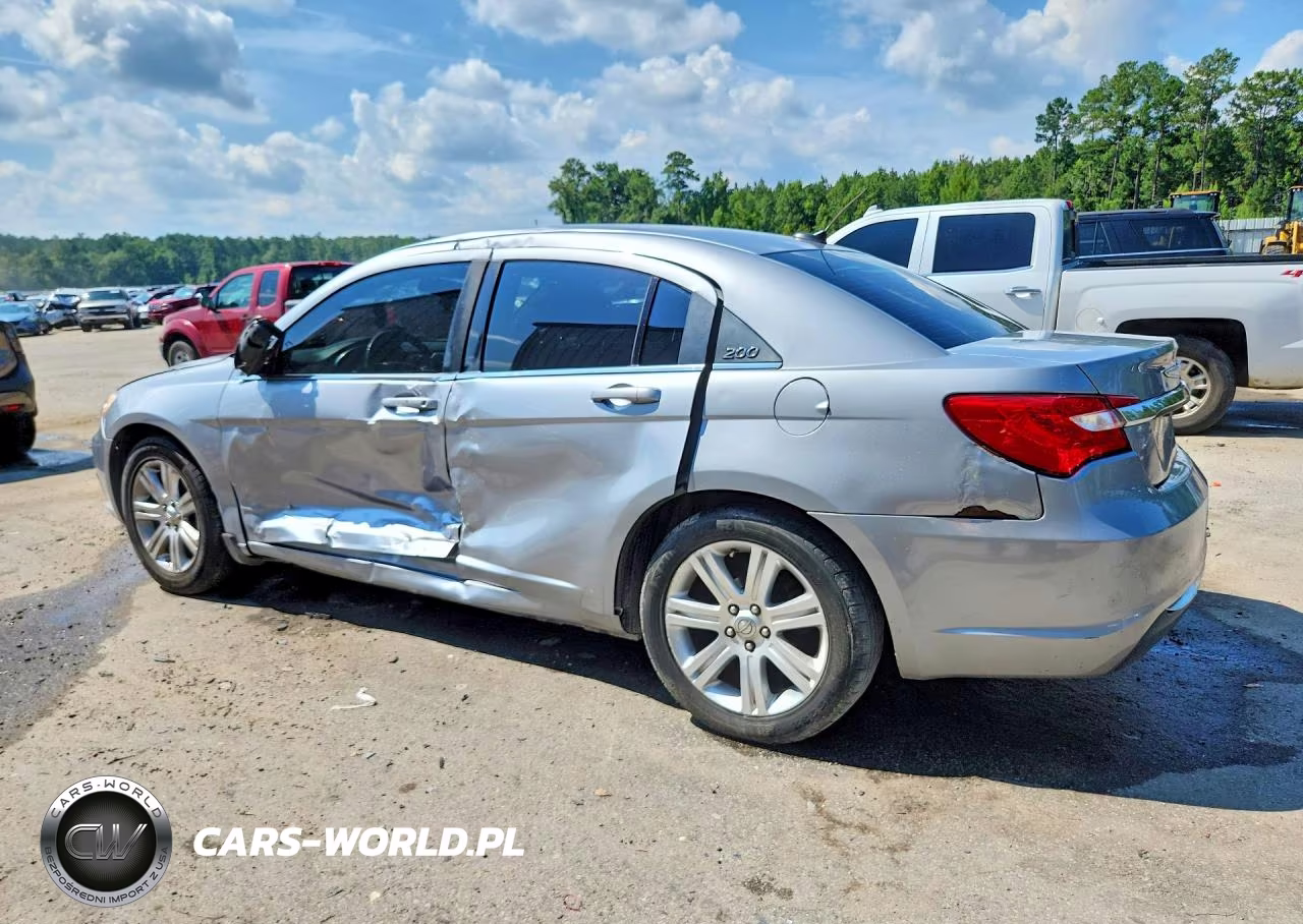 CHRYSLER 200 TOURIN VIN:1C3CCBBB2DN570710 - 2